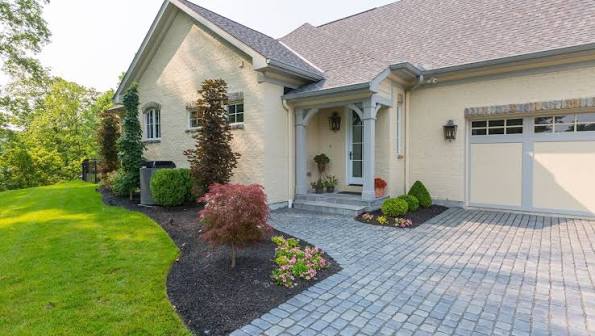 Driveway Landscaping project photo 1